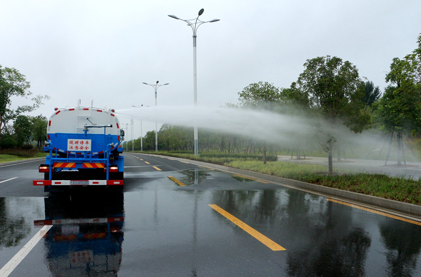 福田垃圾5-7方收集車(chē)頂噴功能演示